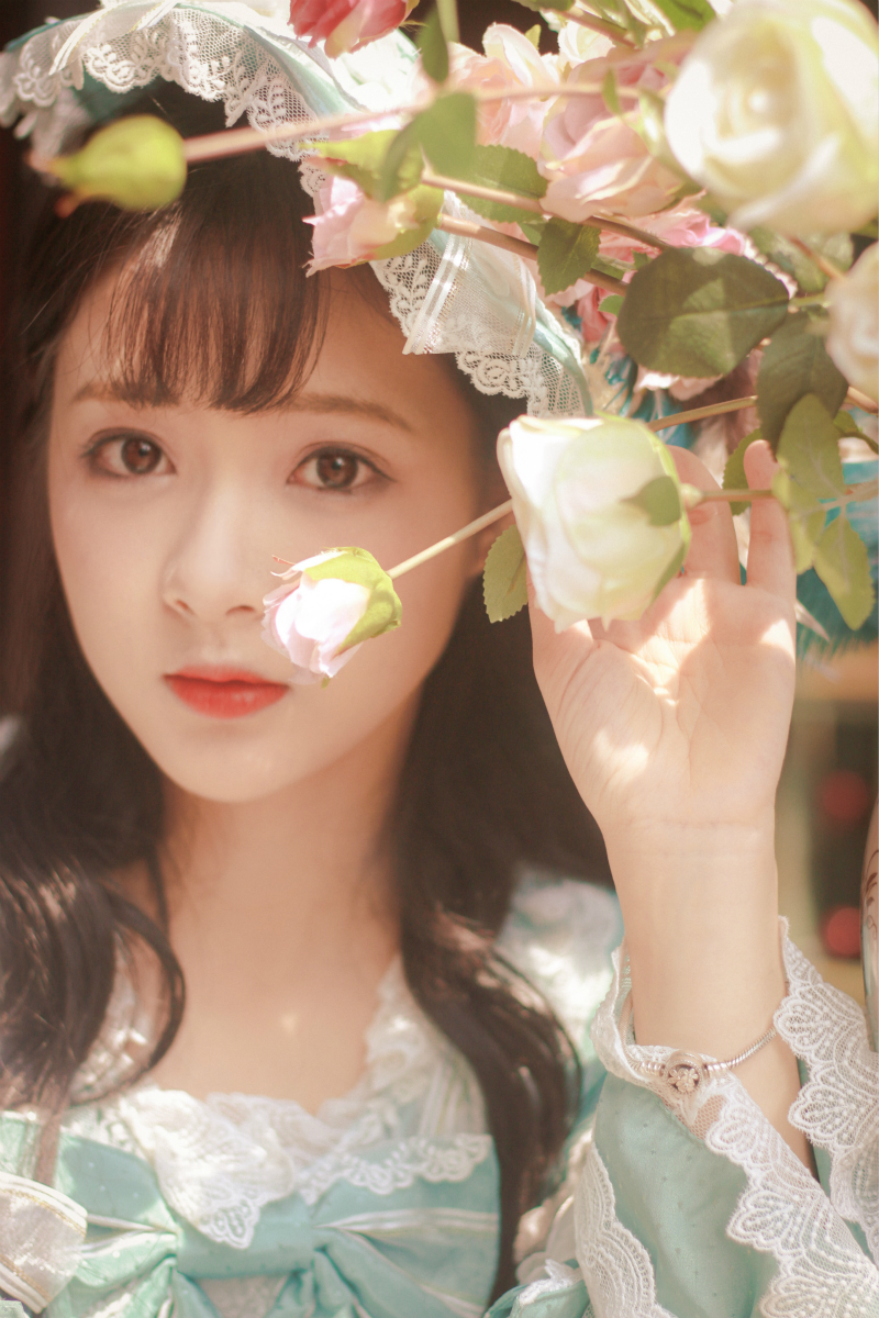 石雪婧公主风夏季写真曝光花中少女甜美可爱