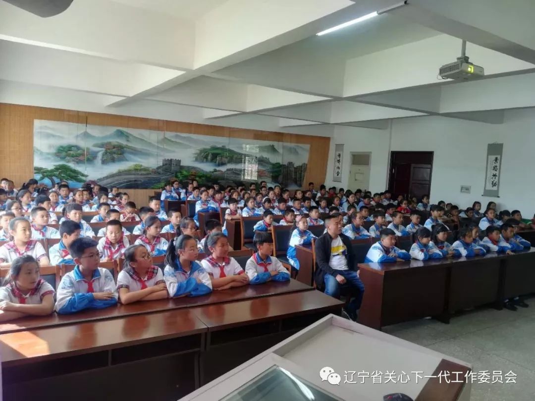 丹东凤城市四门子镇关工委庆六一唱响学习雷锋好榜样争做新时代好少年