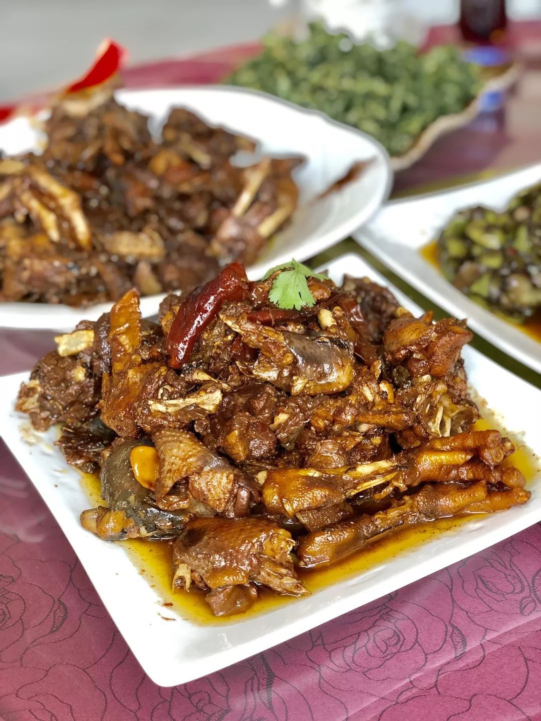 铁锅㸆大雁干烧珍珠鸡吃点不一样的