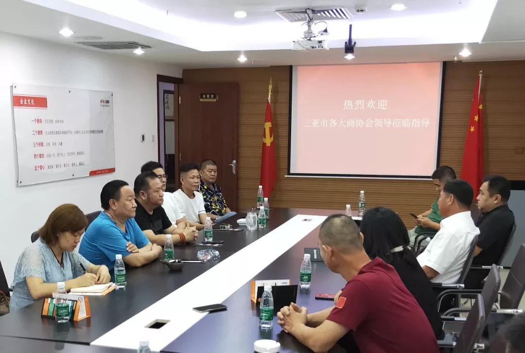 三亚市餐饮行业协会执行会长满强,三亚市湖北商会秘书长张继,三亚
