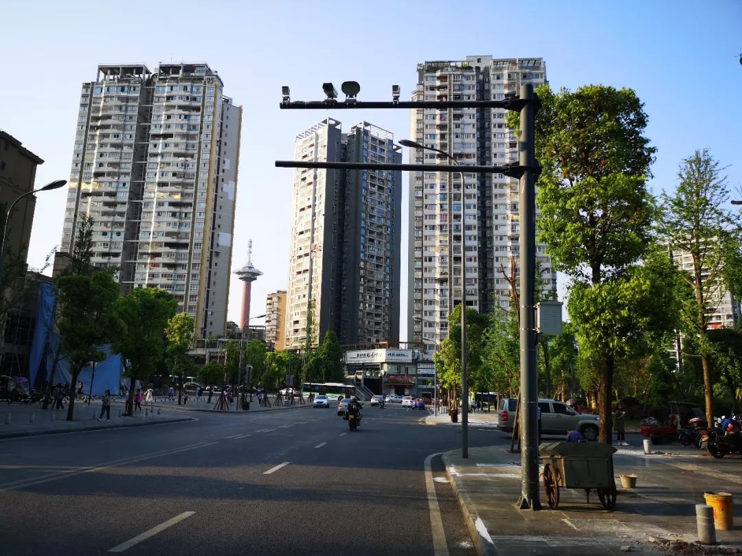 新璧中路段,仙山路俊豪中央大街路段分别建设机动车违法鸣笛抓拍设备