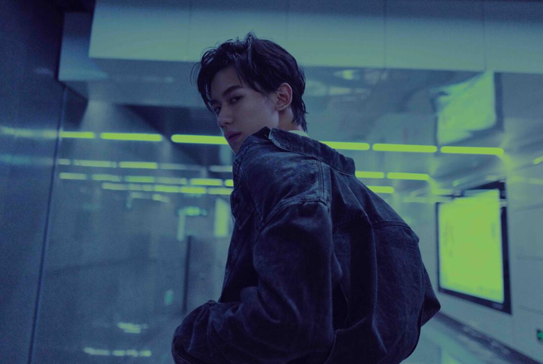 王一钧港风写真曝光 侧颜杀专属style禁欲系十足