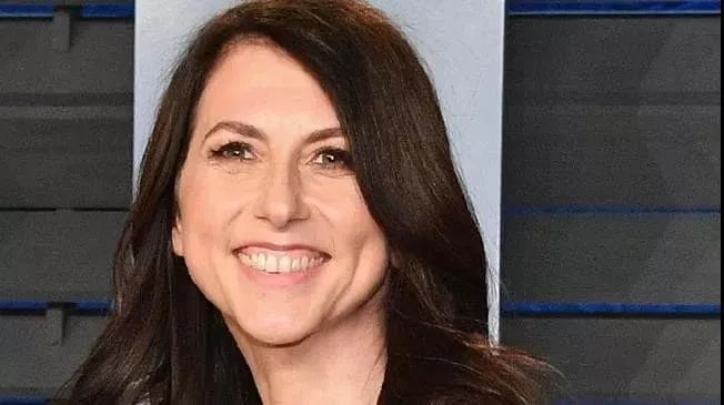 和世界首富老公离婚一个月麦肯齐将千亿家产捐出