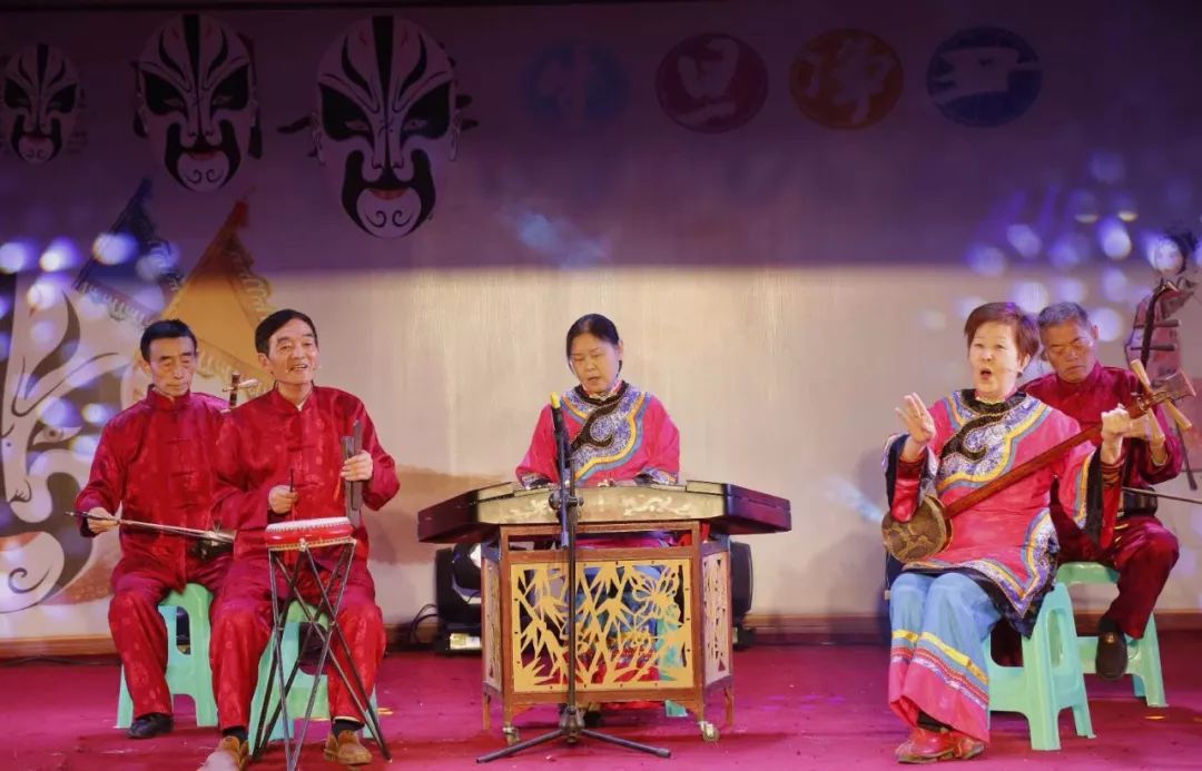 非遗传承人亦刚亦柔是琴书访岳池扬琴传承人吴绍岷