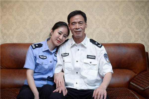 原创重庆时代在变初心依旧这三代警察与祖国共成长