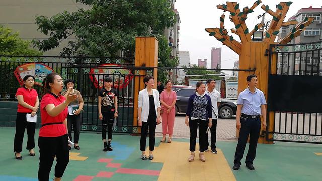 爭取把幼兒園的各項工作做到更好,確保省級示範幼兒園順利達標,給全區