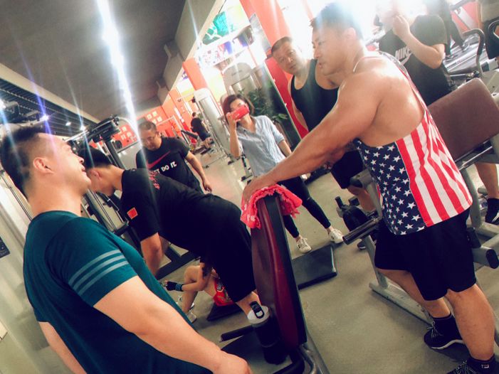 热烈欢迎世界健美锦标赛冠军辛健大师济宁市健美健身运动协会会长黄兴