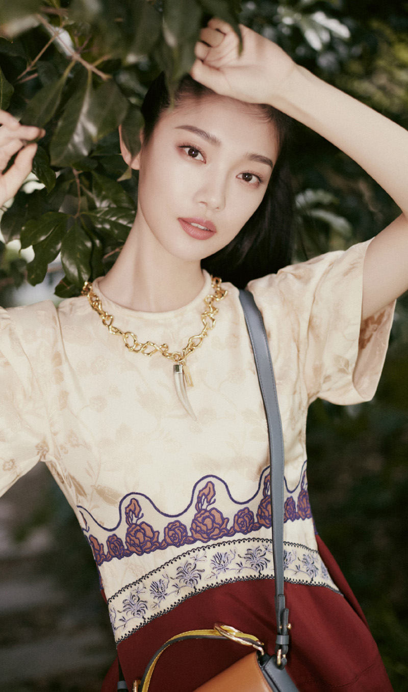 让人分外心动:演员田依桐