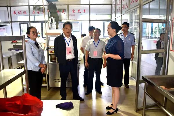 为确保登封市高招考试顺利进行,6月6日上午,登封市副市长陈治龙带领