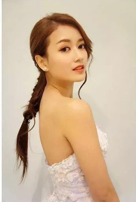 tvb力捧小花曾因"憎狗论"备受热议 自认讲话直率易得罪人_钟晴