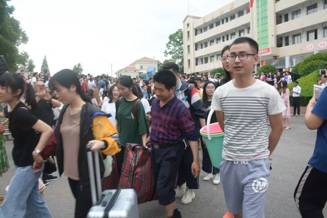 浏阳九中隆重举行2019届高三学子送考活动_高考