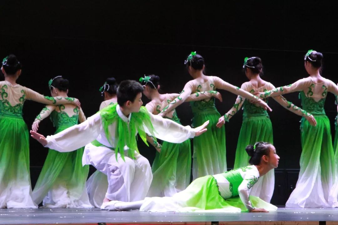 北京中学舞蹈团参加第22届朝阳区学生艺术节展演