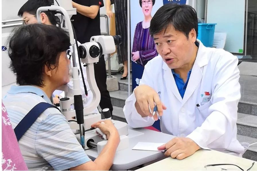 66爱眼日大型公益欧普康视一直在行动