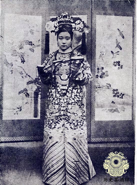 "紫禁城八大女官"老照片:图三是真正的公主,图六格格最漂亮