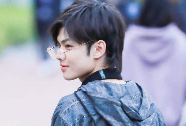 有纪律的黑粉团队,不管是被点赞作者发文澄清,司捷公司为素人身份辩白