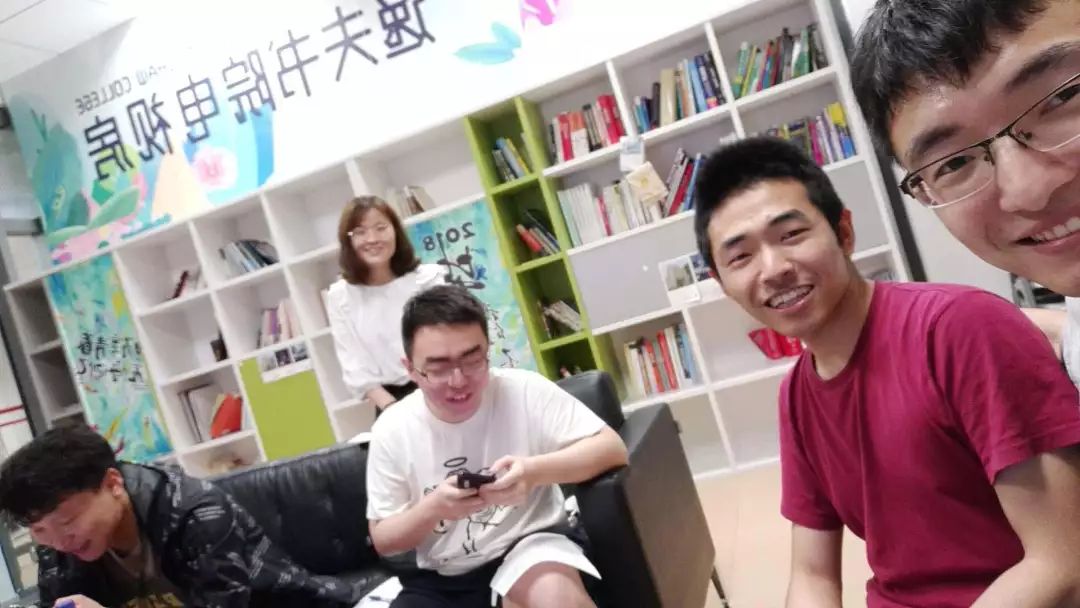 主题:配音比赛tutor:李润田tower dd栋的活动真好吃真有趣这十几个