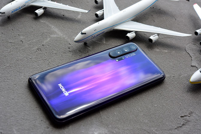 首先我们先来了解一下荣耀20 pro上的四个摄像头,荣耀20 pro后置ai四