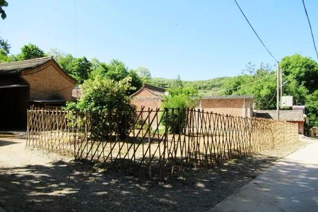 整治农村人居环境拆危治乱后红河镇乡村旧貌换新颜