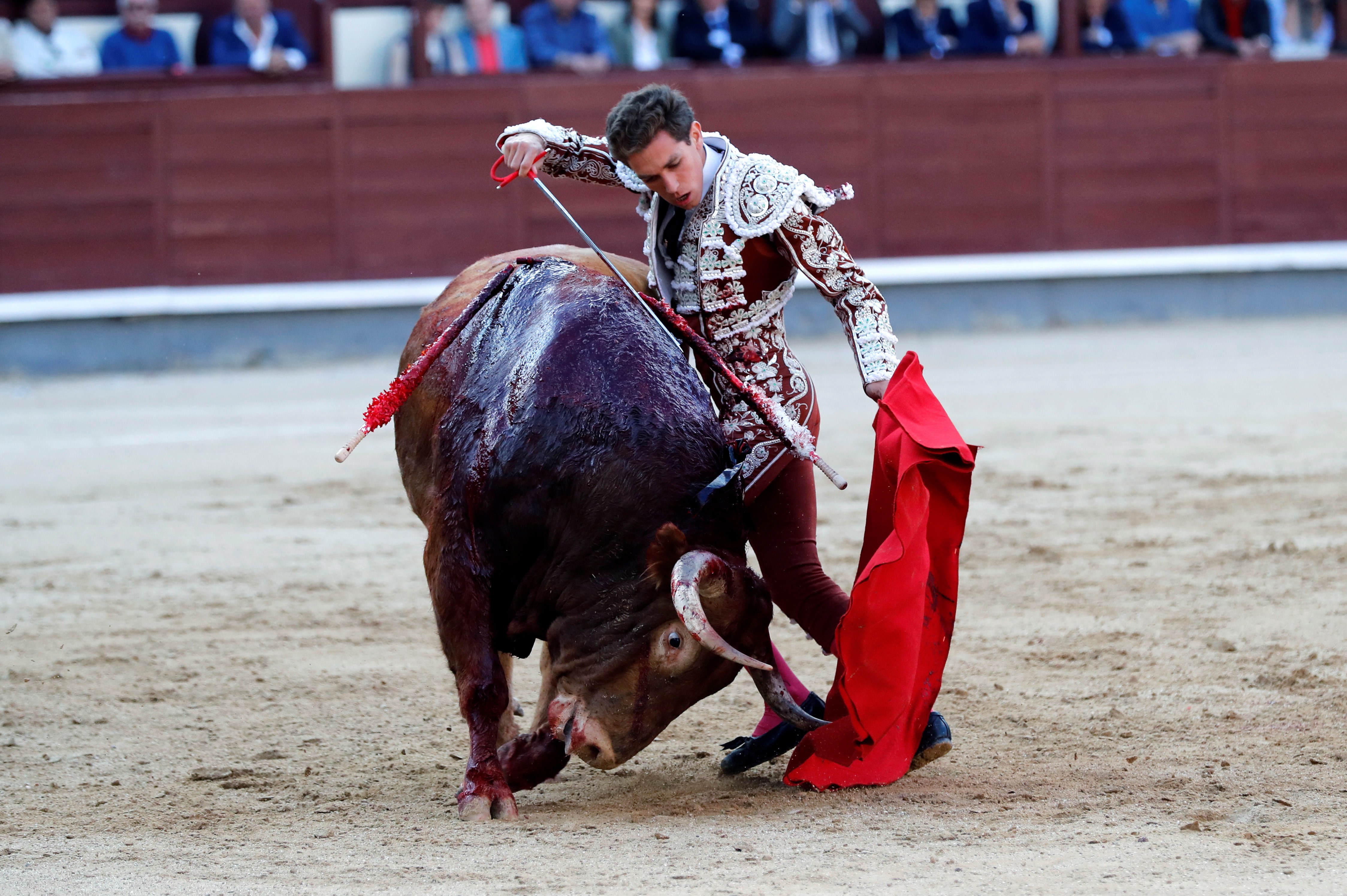 新华社照片,外代,2019年6月6日6月5日,在西班牙马德里,一名斗牛士在圣