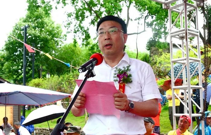 县委副书记,县长施怀中主持开幕式