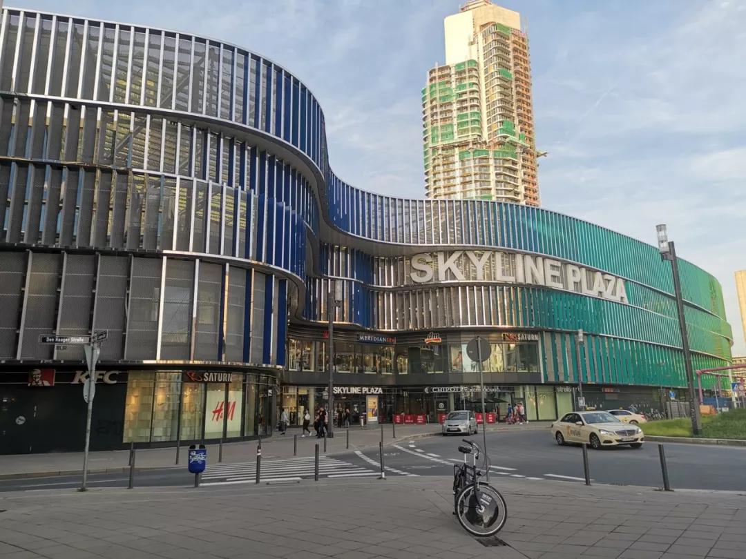 skyline plaza低调奢华的天际广场据悉,thier-galerie四层楼的商场内