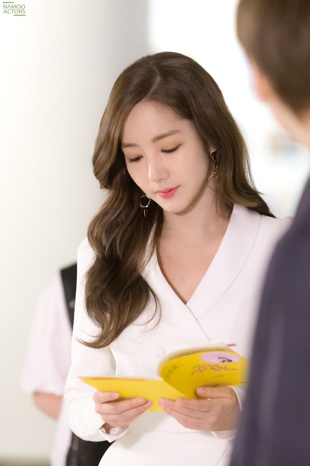 朴敏英她的私生活拍摄花絮曝光元气女神露暖心微笑美上天际组图