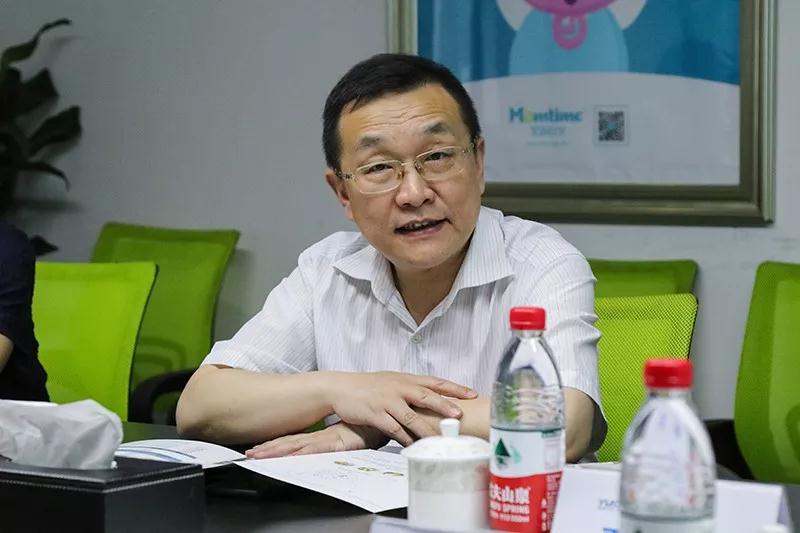 武汉市硚口区区长刘丹平一行考察调研渝欧股份