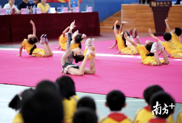 东城虎英小学校长阮美好告诉记者,当初在筹建学校的时