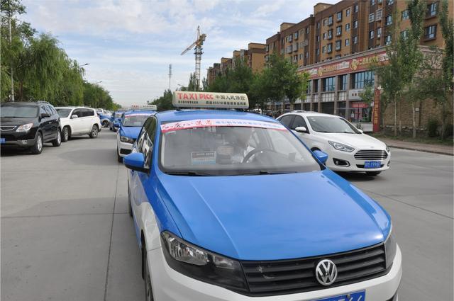 新疆库尔勒:2017辆出租车免费接送考生