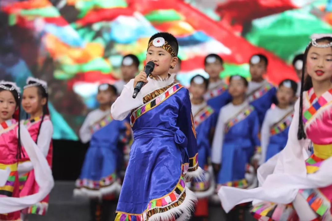 七外学子唱响红歌在六一庆典中感受中华之美