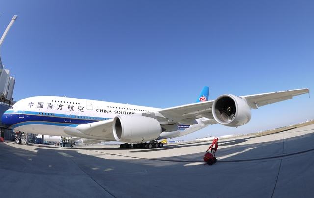 世界上最大的客机,整体机身高达24米,相当于8层楼左右的高度!