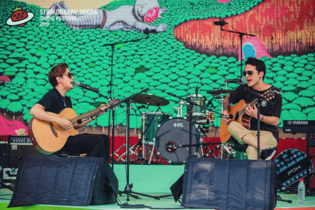 ▽达闻西乐队帅气的哥哥们在自己的歌里融入了pink floyd经典专辑的