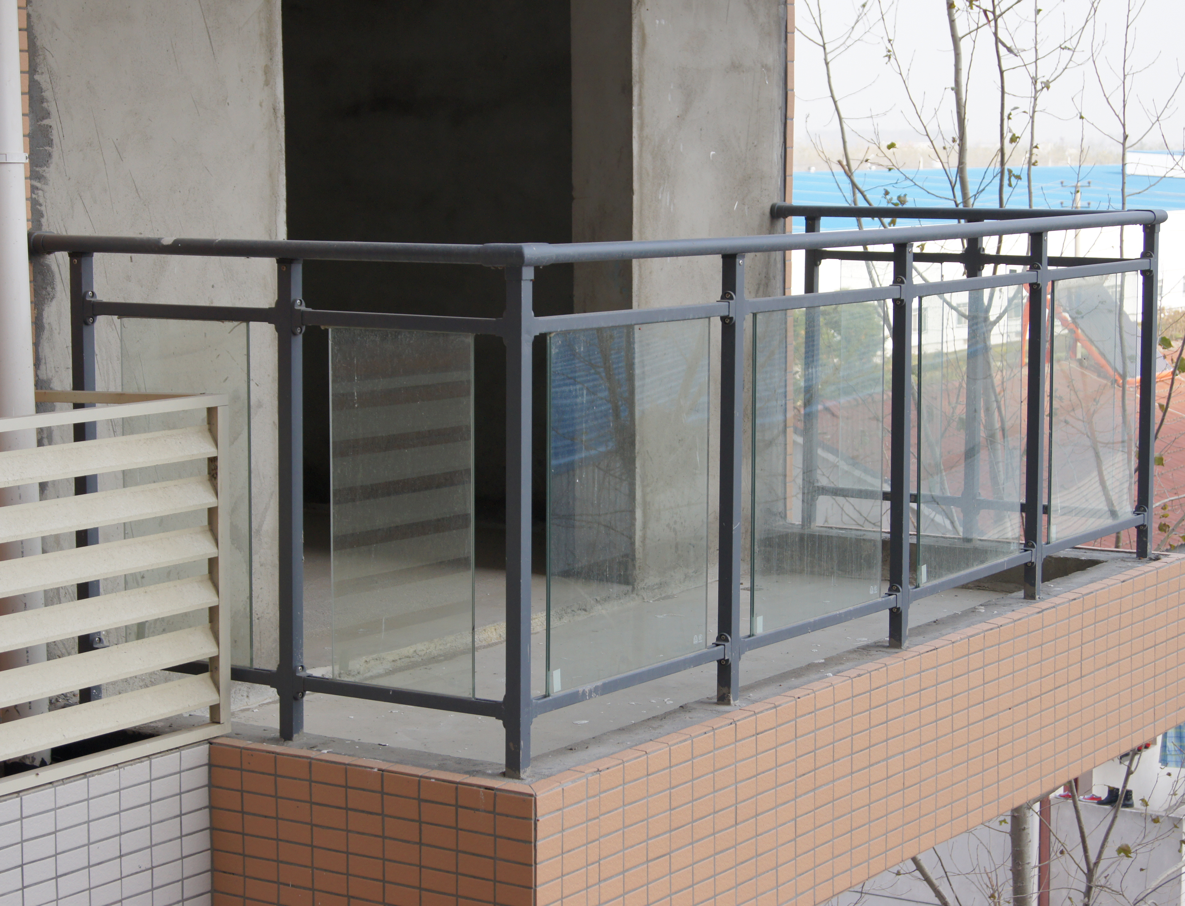 玻璃护栏详细安装方法及步骤