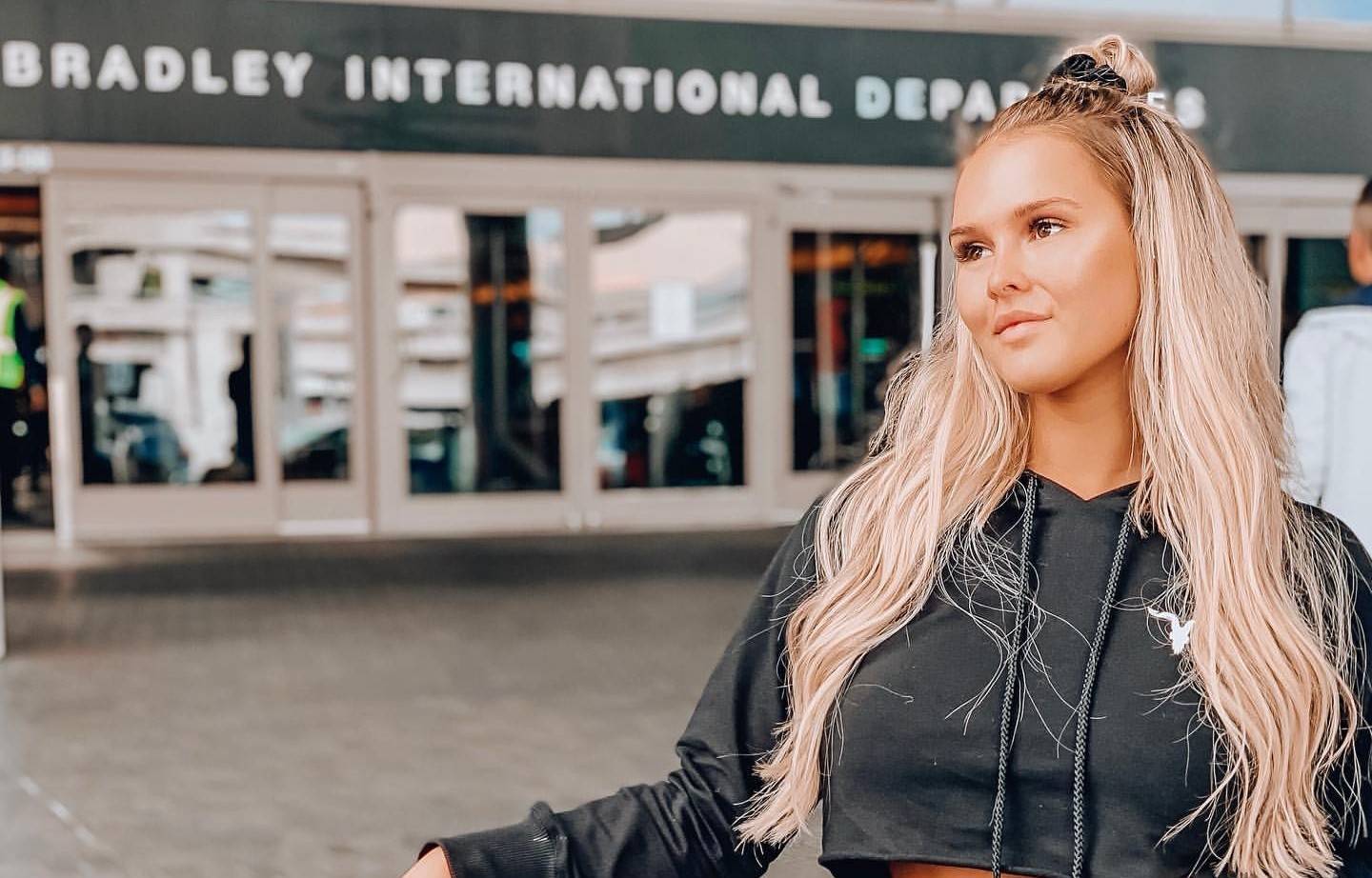 闯入欧冠决赛的女球迷找到了话不多说直接上图