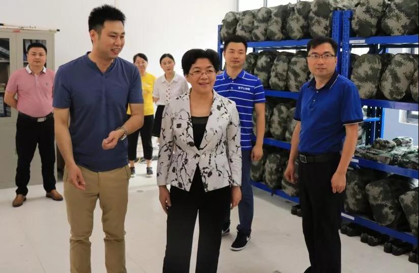 区人大常委会主任周开勤,区委副书记张青松,区委常委,常务副区长