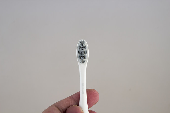 ai彩屏触控 悬浮磁吸设计!全球首款智能触屏电动牙刷oclean x评测