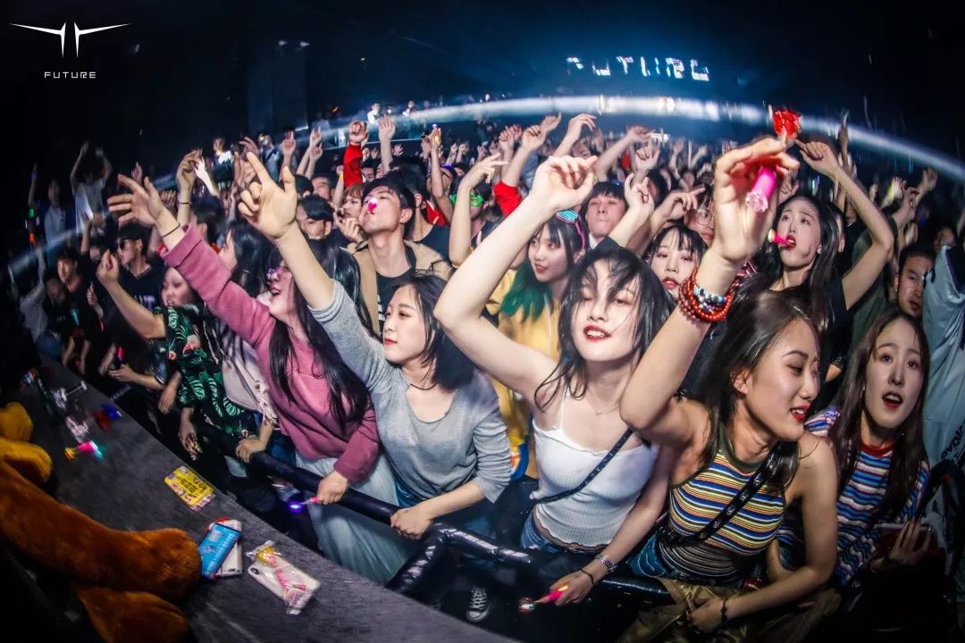 club future的主厅主要定位为edm舞台,与各种dj mag百大dj的中国区