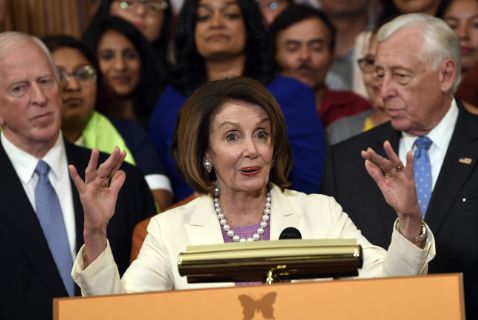 麦康诺(mitch mcconnell)和其他共和党领袖在4日下午的每周例行记者会