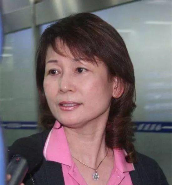 (据说两人谈恋爱时,出身自大户人家的吴慈美就很看不起言承旭,觉得其