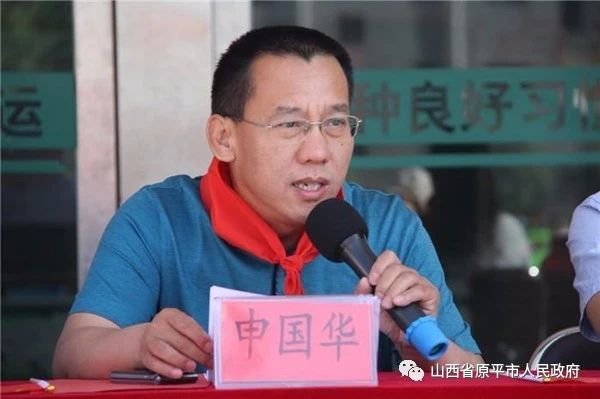 市人大,市妇联有关领导,教科局局长申国华,副局长贾丽红等一起来到