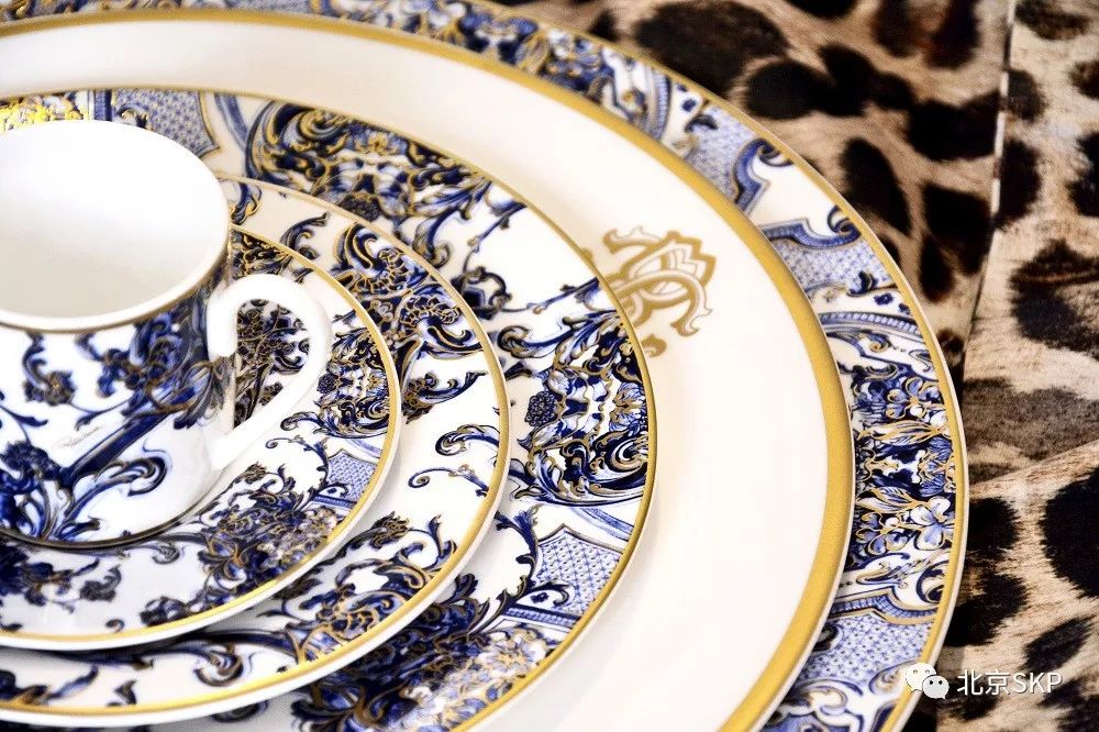 skphomeselect丨robertocavalli餐瓷系列体现生活中的内在精致与外在