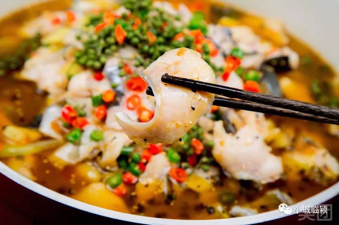 鲜香味美,绝对是鱼火锅新体验配上九鱼棠的秘制锅底入口更是无比的鲜