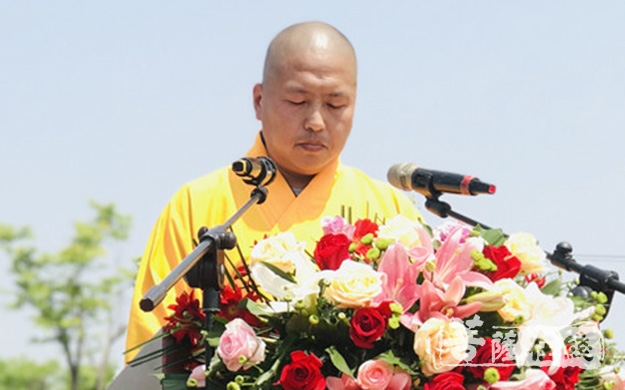 海安市永镇禅寺恢复重建奠基上海龙华寺首座95岁高龄海晏长老宣说洒净