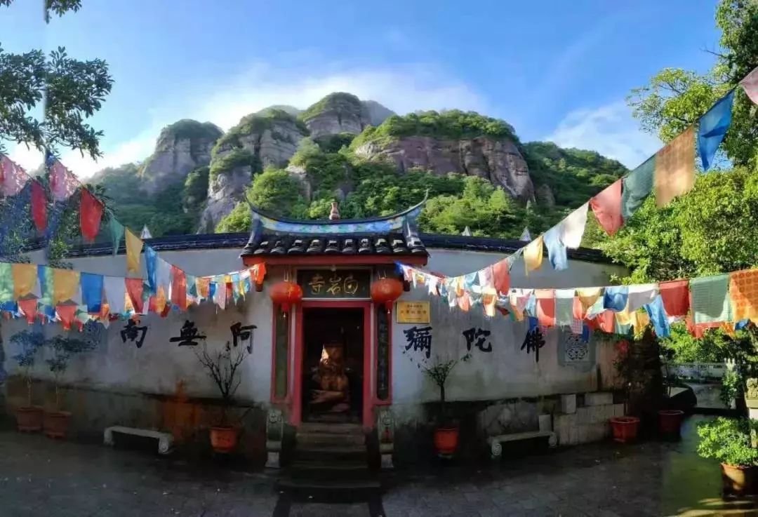 白岩寺| 地址:闽清县城西南的三溪乡山墩村,上洋村,与永泰县名胜风景
