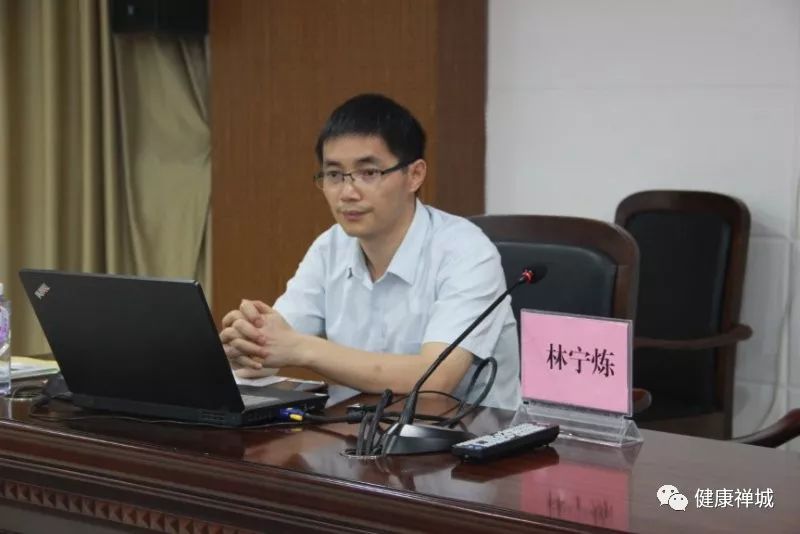 曾文华科长传达了上级有关职业病防治电视电话会议精神,并对我区尘毒