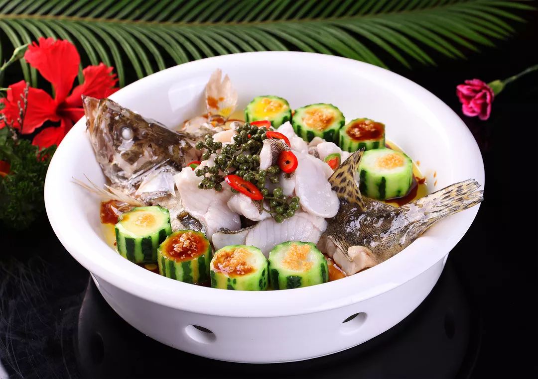 鲜花椒蒸桂鱼喜爱舌尖刺激的你一定不能错过他,桂鱼切成鱼球,以新鲜