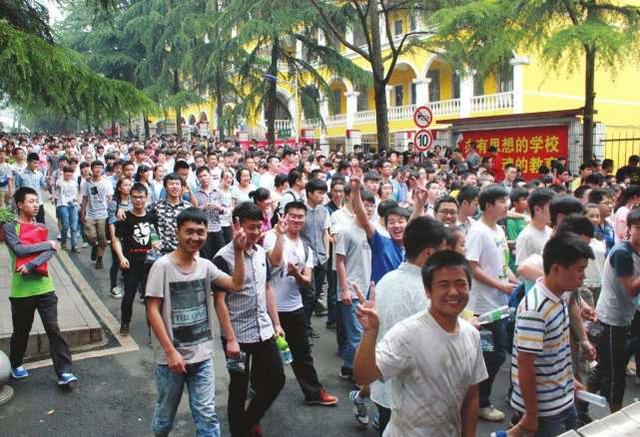 完整高考人数排行榜_重磅来袭:2004—2019北大清华浙江省招生录取全数据及排行榜