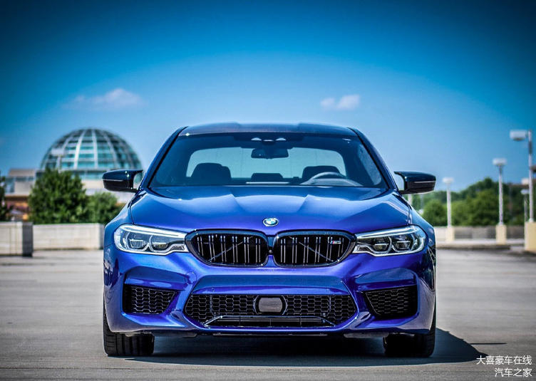 蓝色闪电宝马m5竞速版