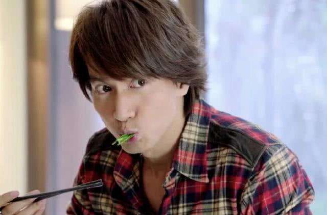 有一种"整容"叫言承旭露额头,撩刘海梳大背头,简直变了个人