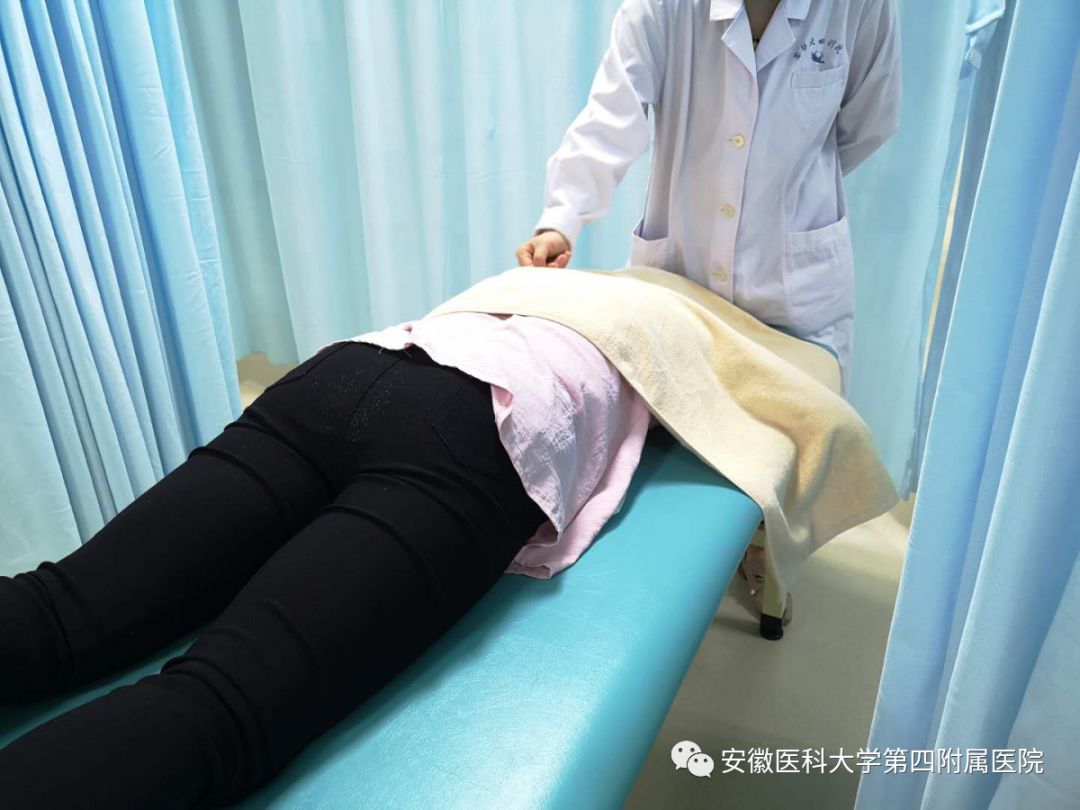 物理因子治疗1蜡 疗可改善局部血液循环,消炎镇痛,还可促进上皮组织